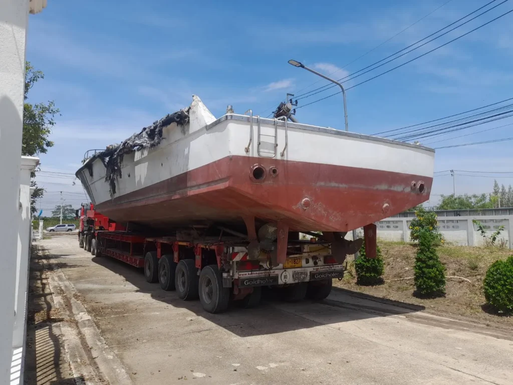 รับจ้างขนย้ายเรือใหญ่ - บริการขนย้ายรถแบคโฮ.com ขนย้ายเรือ